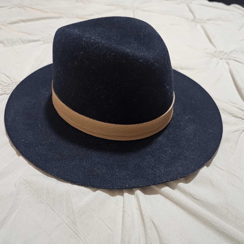 Janessa Leoné hat